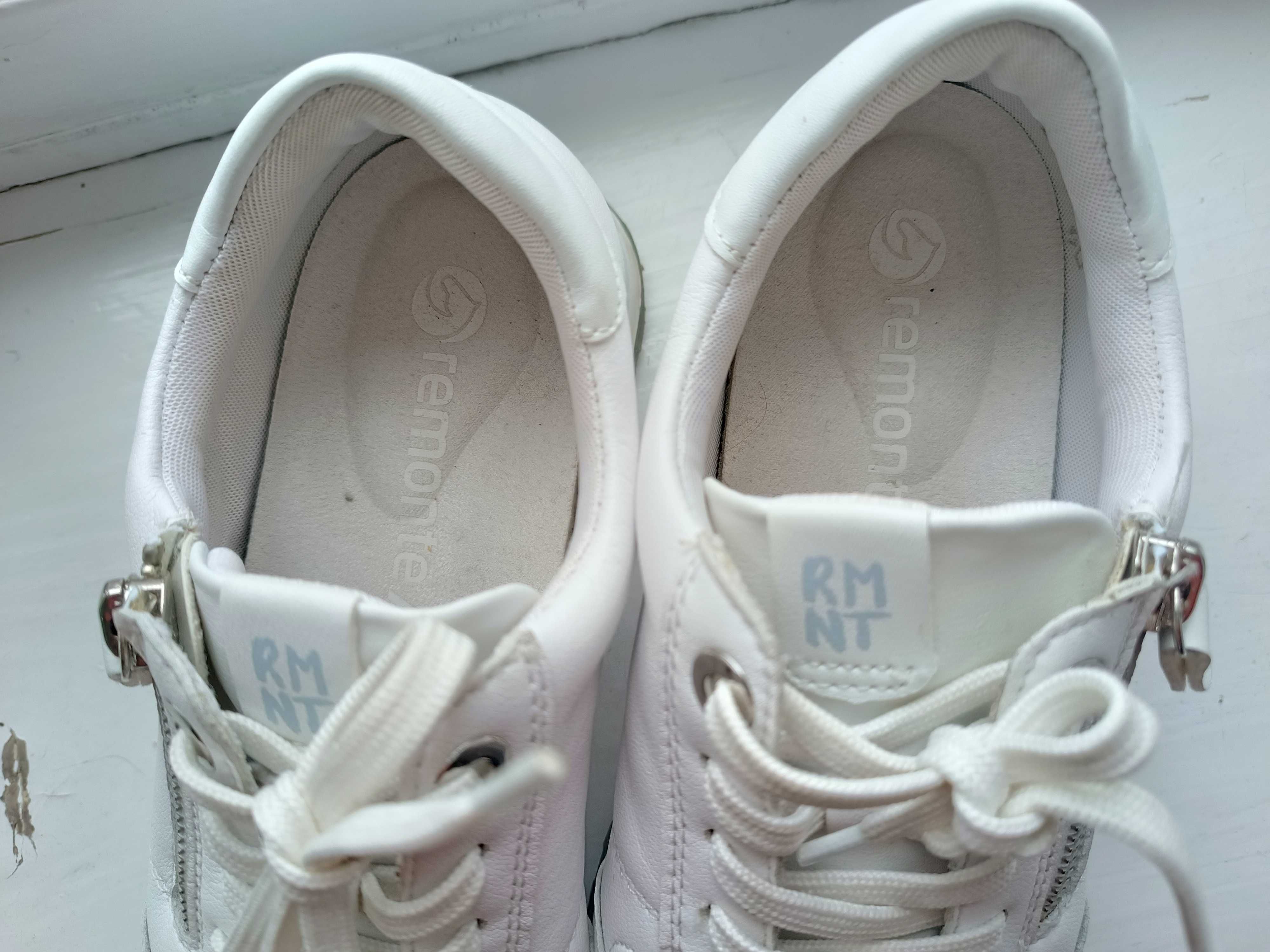 Білі жіночі кросівки Remonte в ідеальному стані