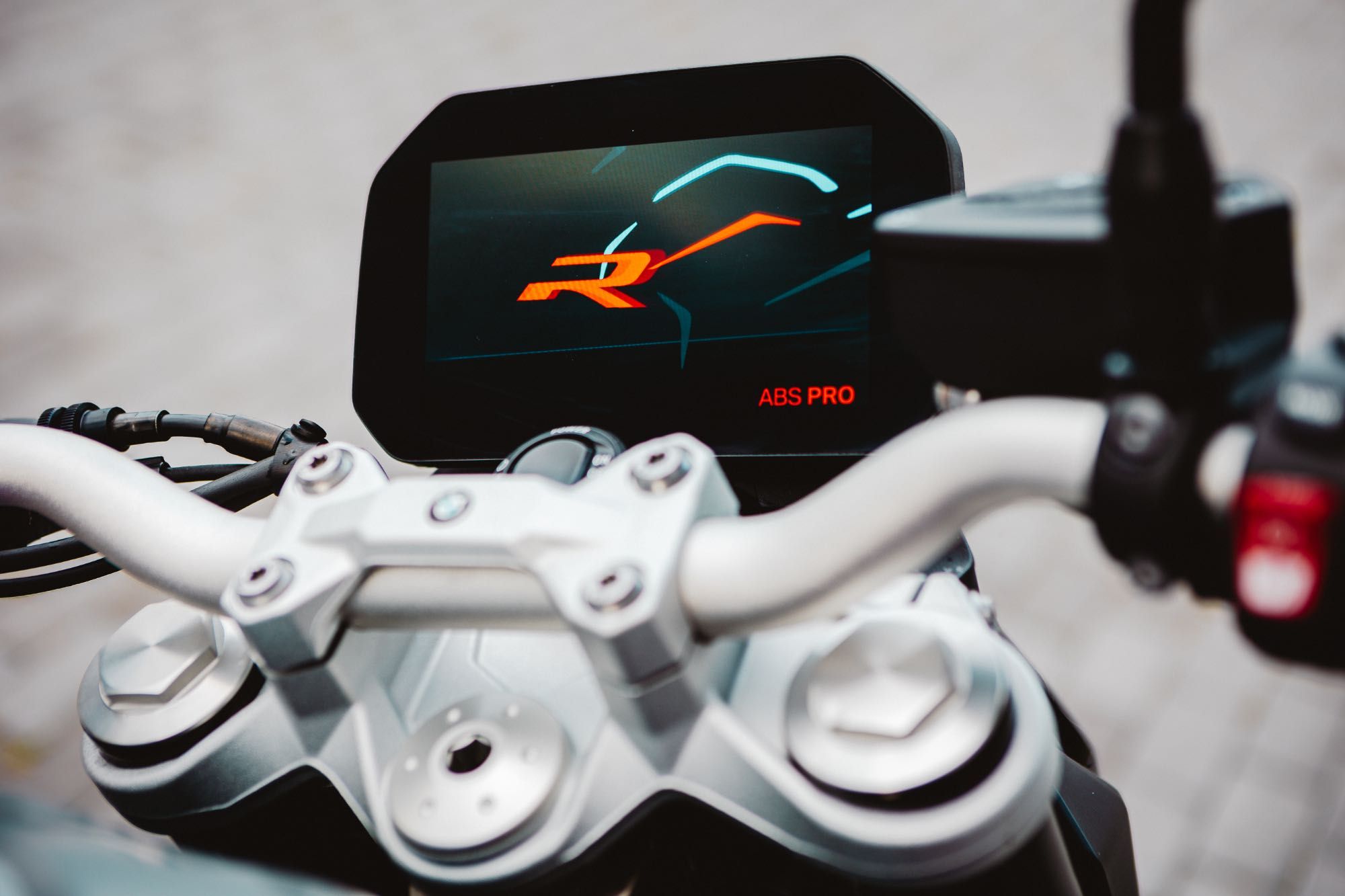 BMW F900R, Akrapovic, niski przebieg, dodatki