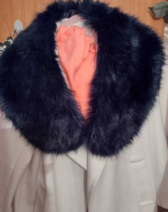 Duża, futrzana Etola z Londynu, Futrzany kołnierz, szal futerko