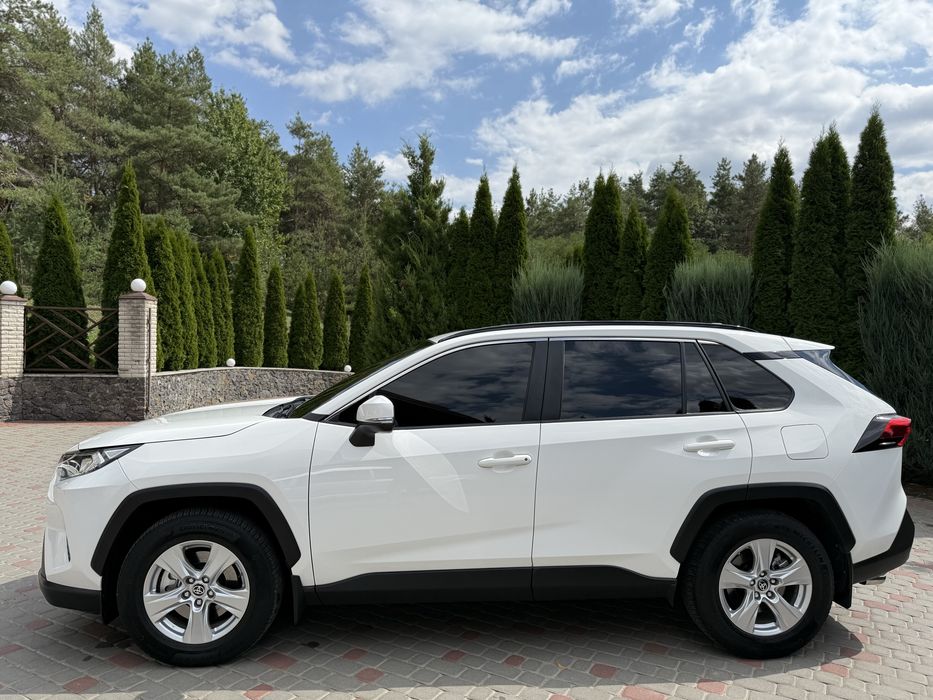 Офіційний ціленький Toyota Rav 4