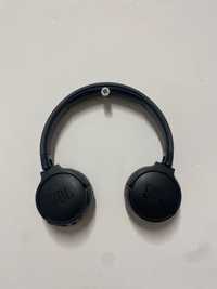 JBL T660 (On Ear - Microfone - Noise Cancelling - Preto)