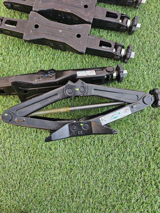 Штатний оригінальний домкрат Toyota Proace | Peugeot Expert