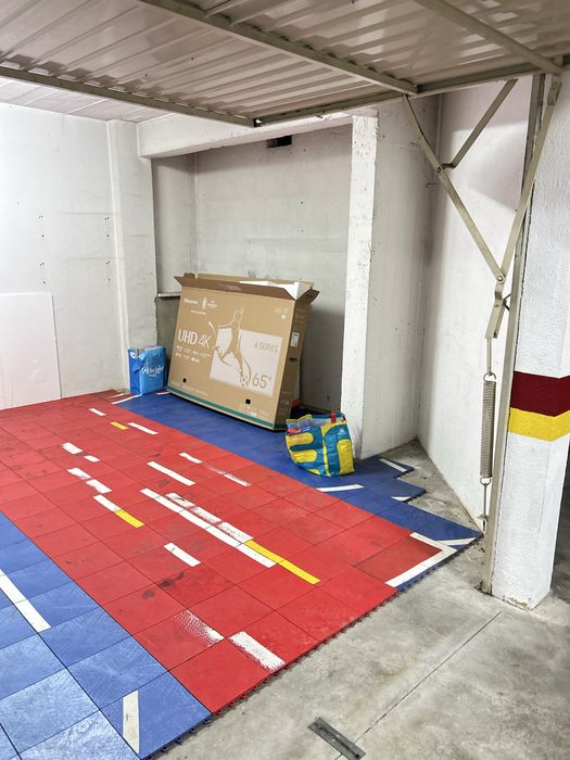 Aluga-se Garagem Box Forte da Casa