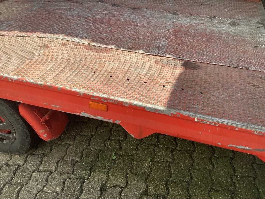 Reboque robusto para transportar veículos, com docs.
