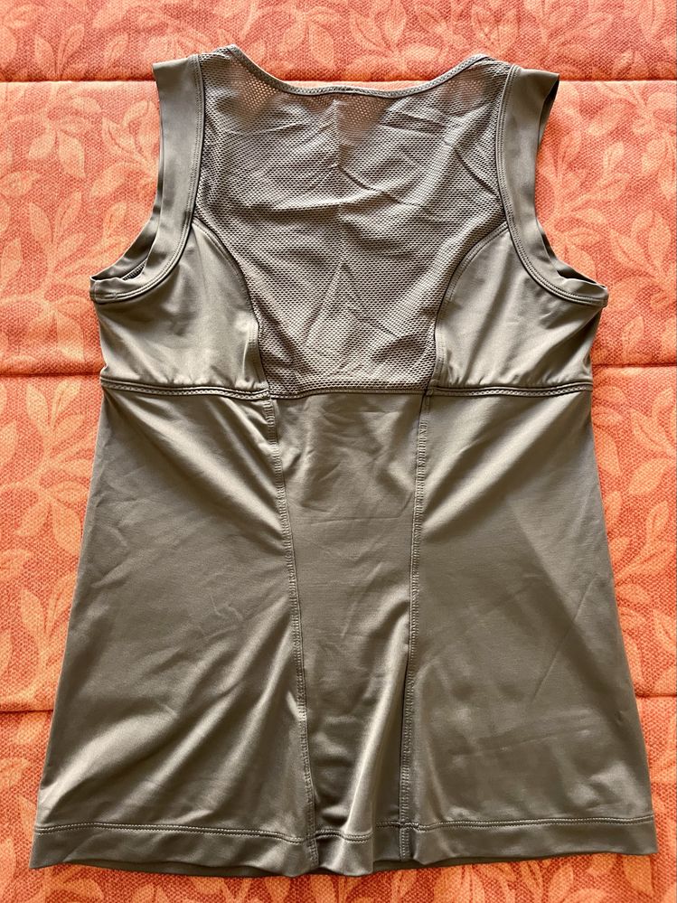 Top de fitness Reebok azeitona
