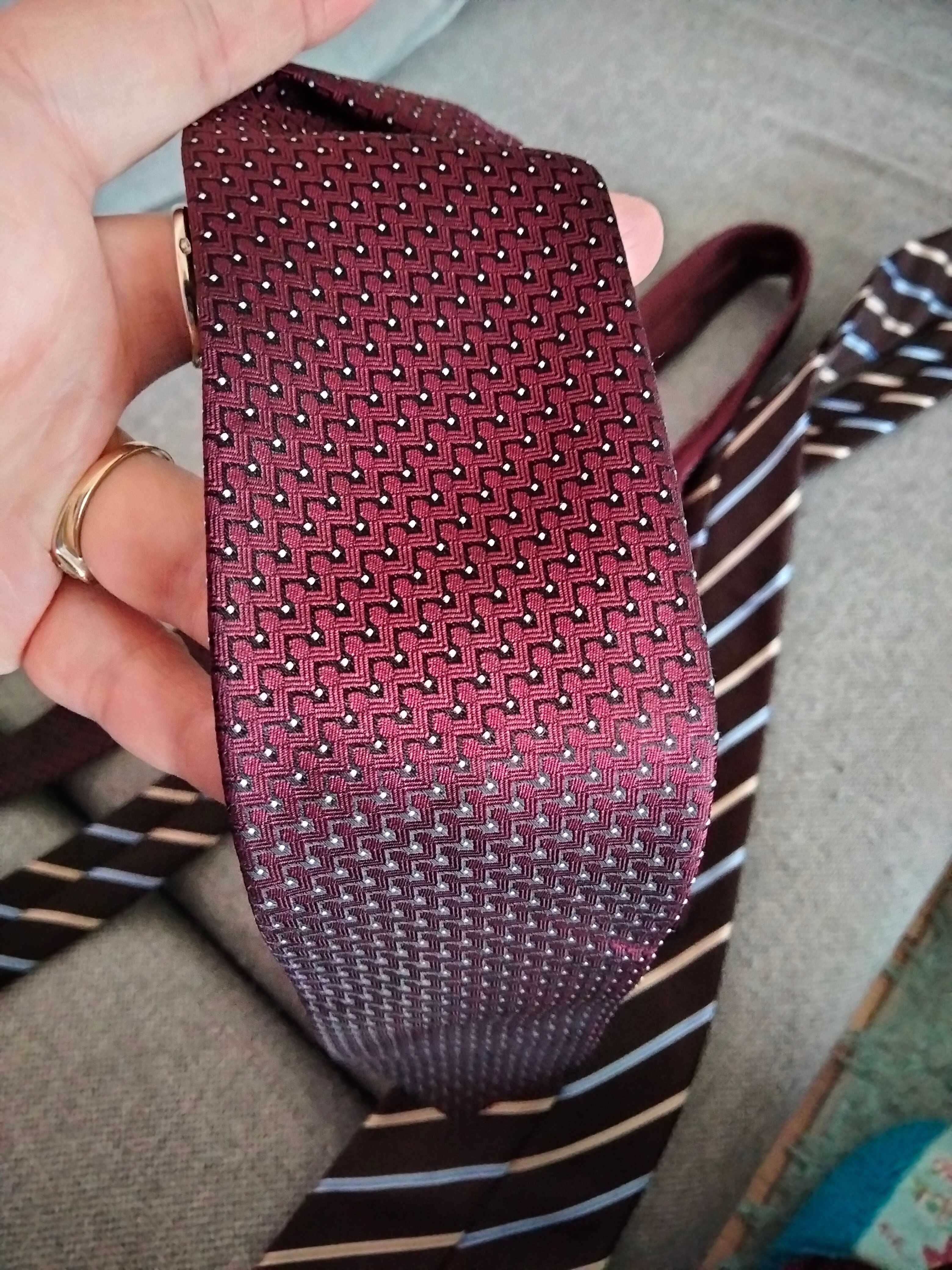Dwa krawaty poliestrowe