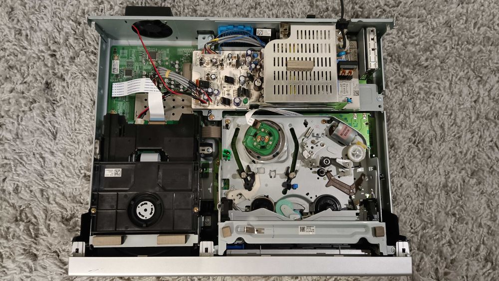 Magnetowid Nagrywarka VHS PHILIPS DVD 630VR 6głowic HI-FI STEREO pilot