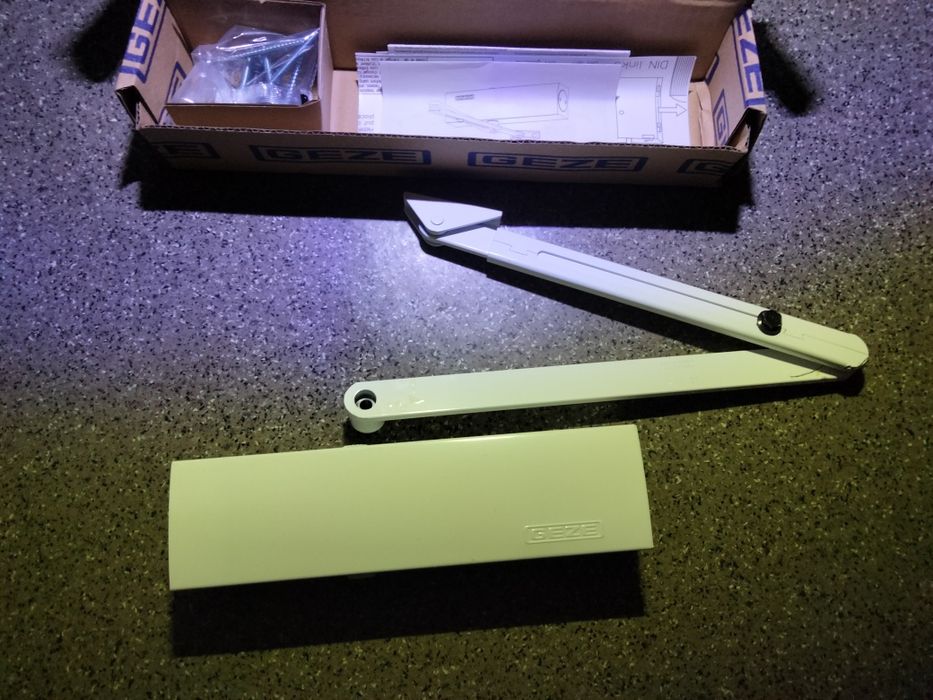 Дотягувач, доводчик, дверний GEZE TS 2000