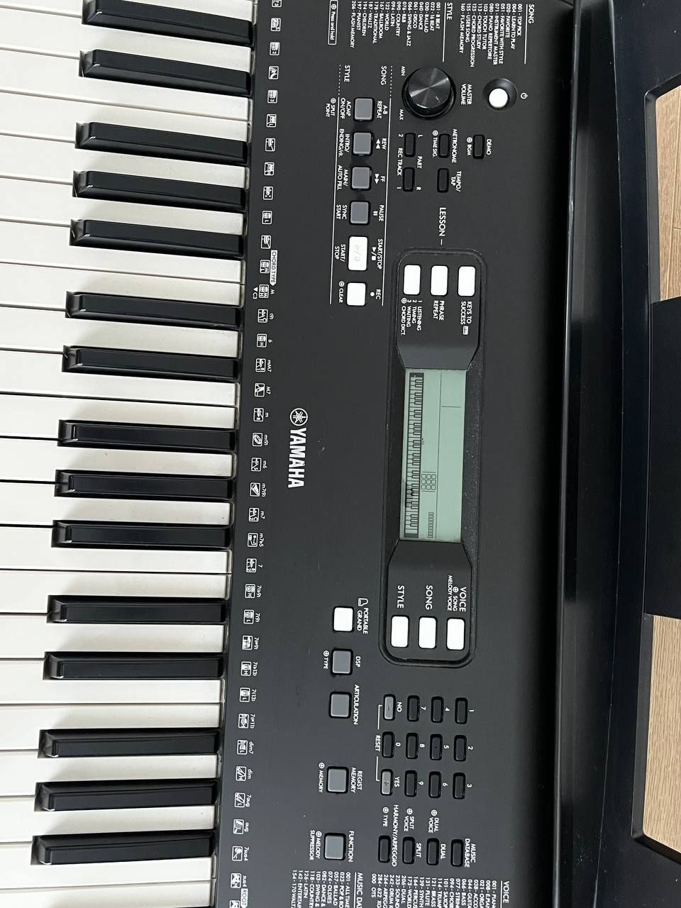 Сентизатор Yamaha PSR-E373
