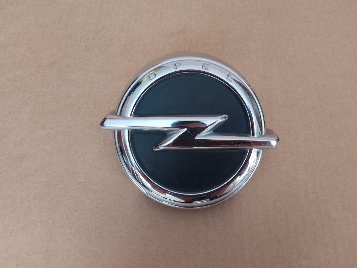 OPEL CORSA E 14-19R Klamka Znaczek Klapy Tył Microstyk