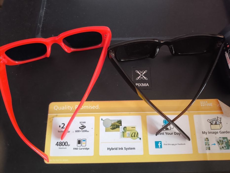 Стильні жіночі окуляри