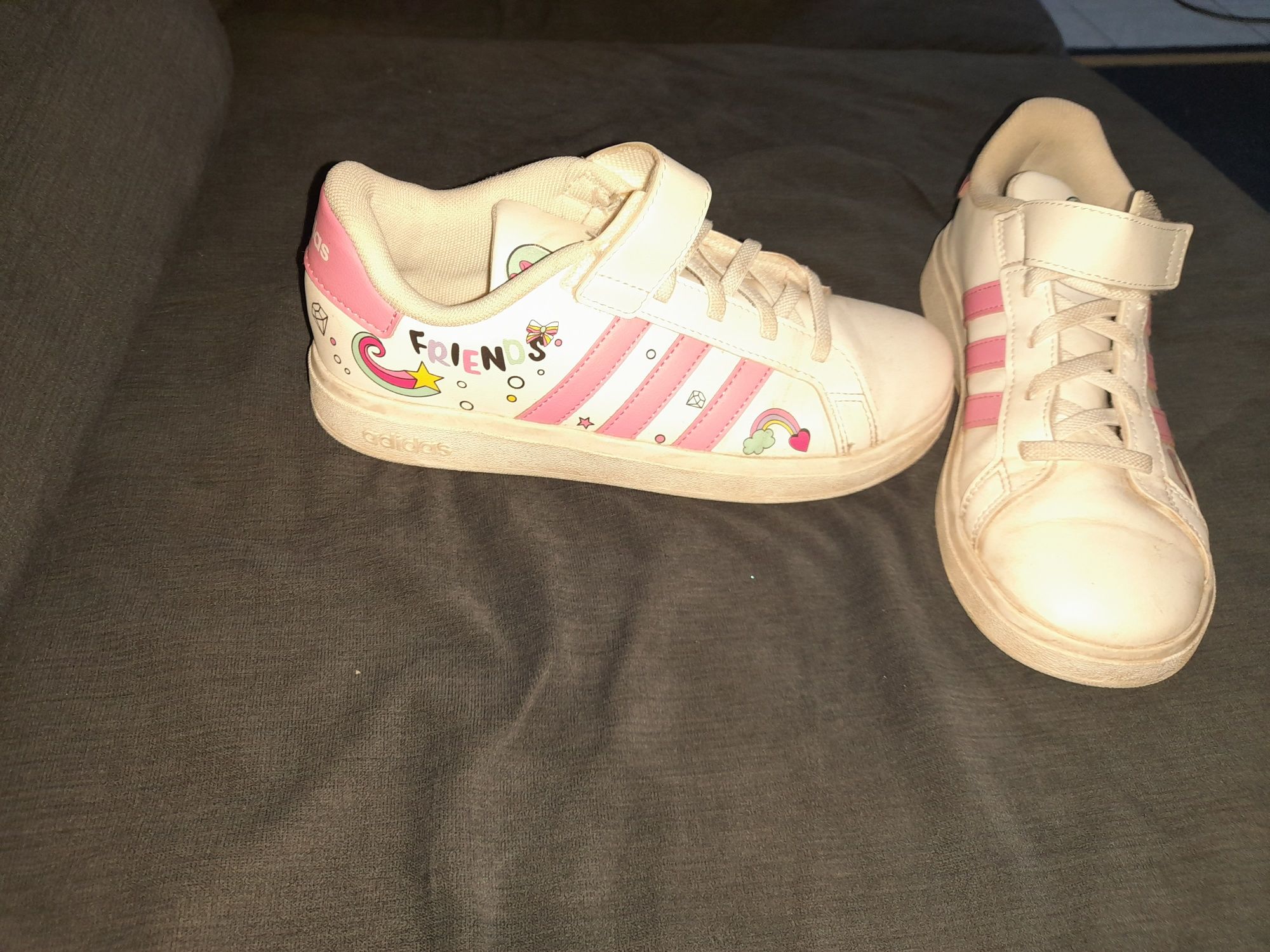 Ténis adidas menina T35