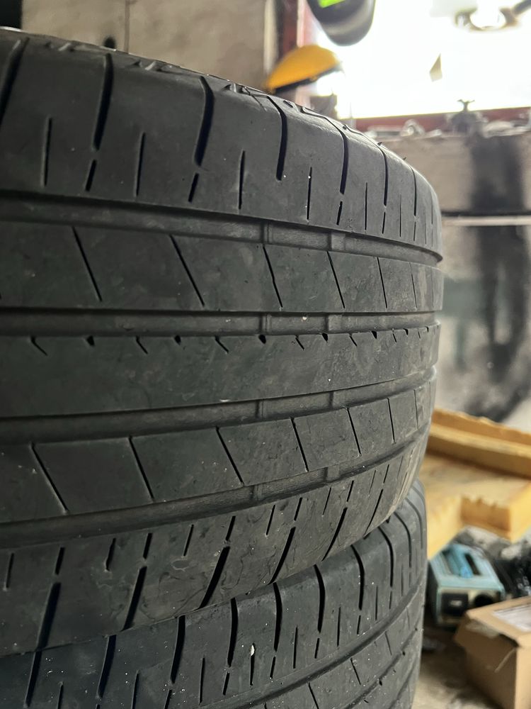 Продам пару шин Bridgestone 225/55 R17