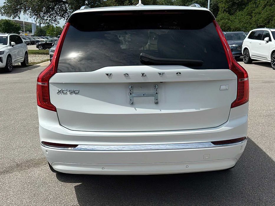 Volvo XC90 T8      2023