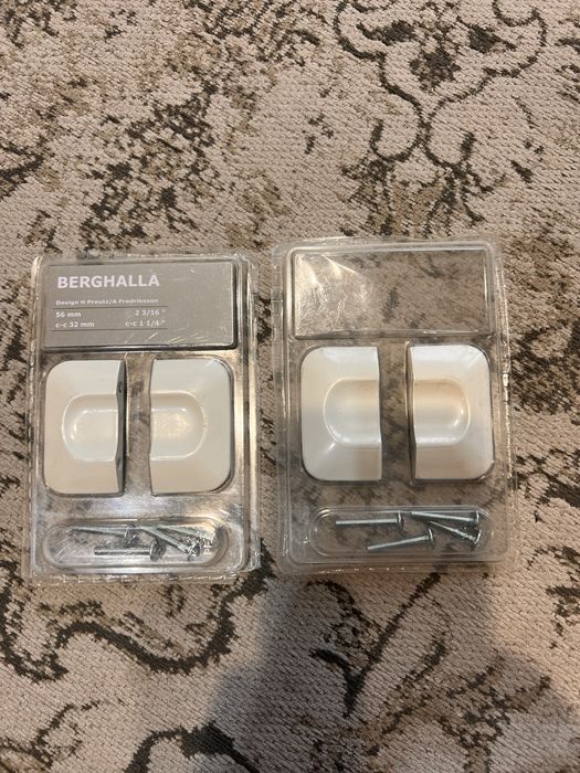 Cztery nowe uchwyty do mebli białe ikea berghalla