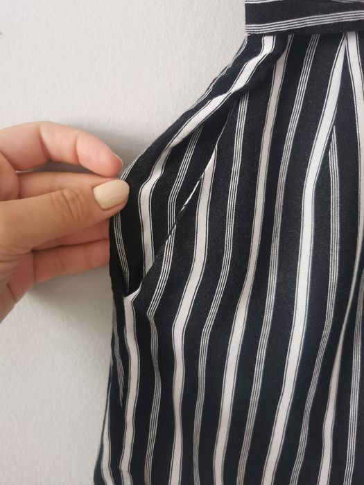 Spodenki "Sinsay" biało czarne paski M L eleganckie