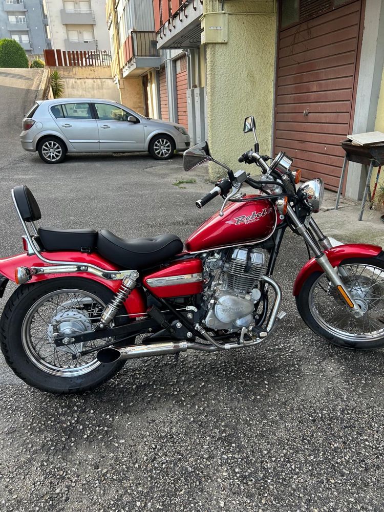Honda rebel 250.