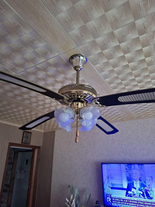 Żyrandol z wiatrakiem