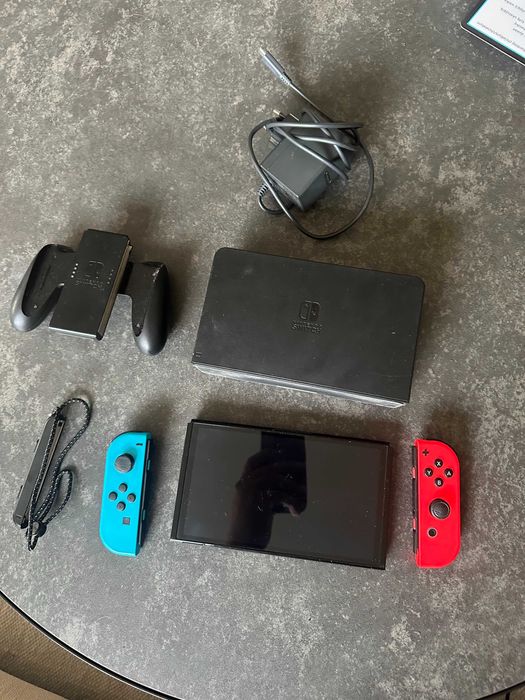 Nintendo Switch OLED 64GB - zestaw
