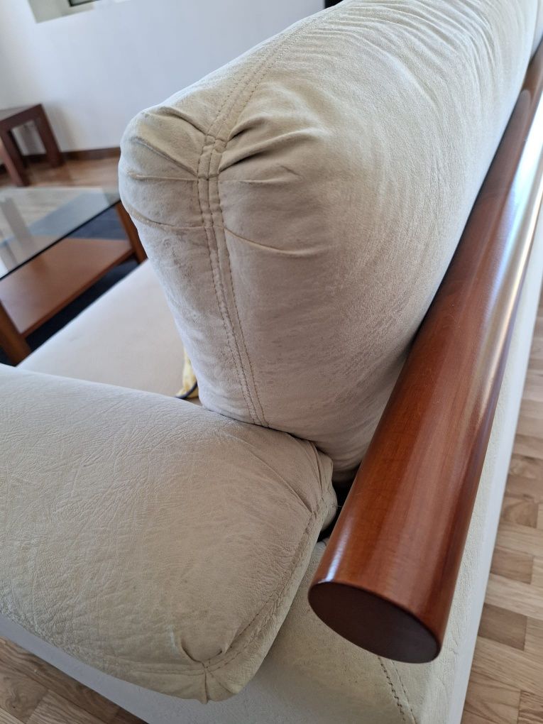 Sofá 2 lugares com detalhe em cerejeira/ excelente estado