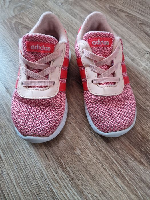 Adidasy firmy  Adidas rozmiar 25. Długość wkładki 15.5 cm.