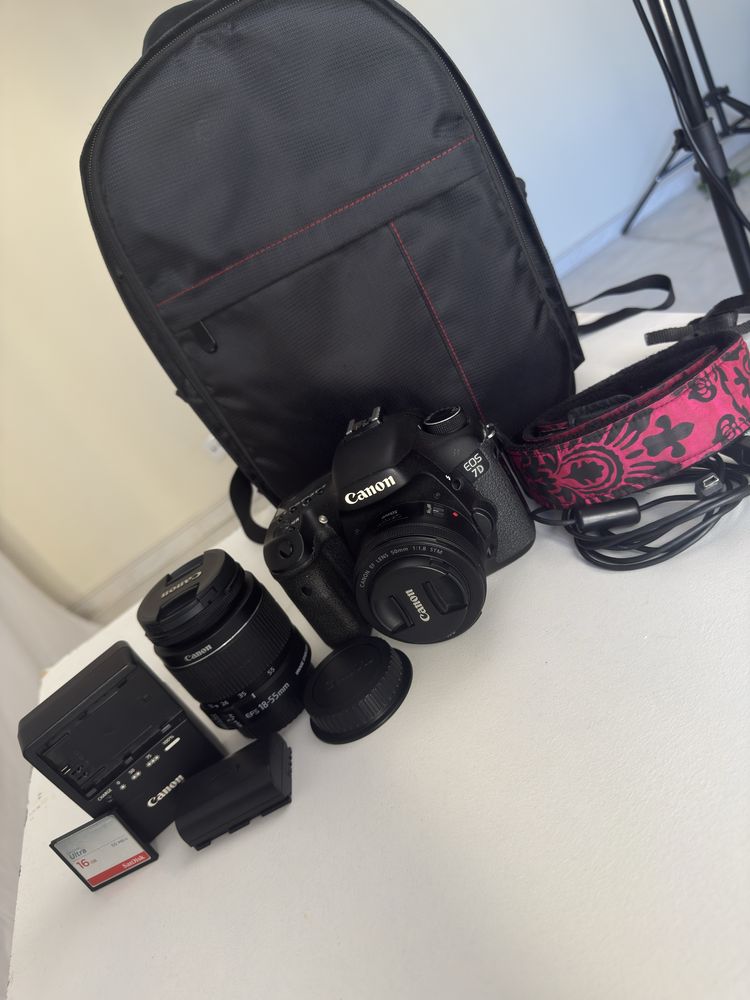 Câmera 7D da marca Cânon - Kit e Acessórios