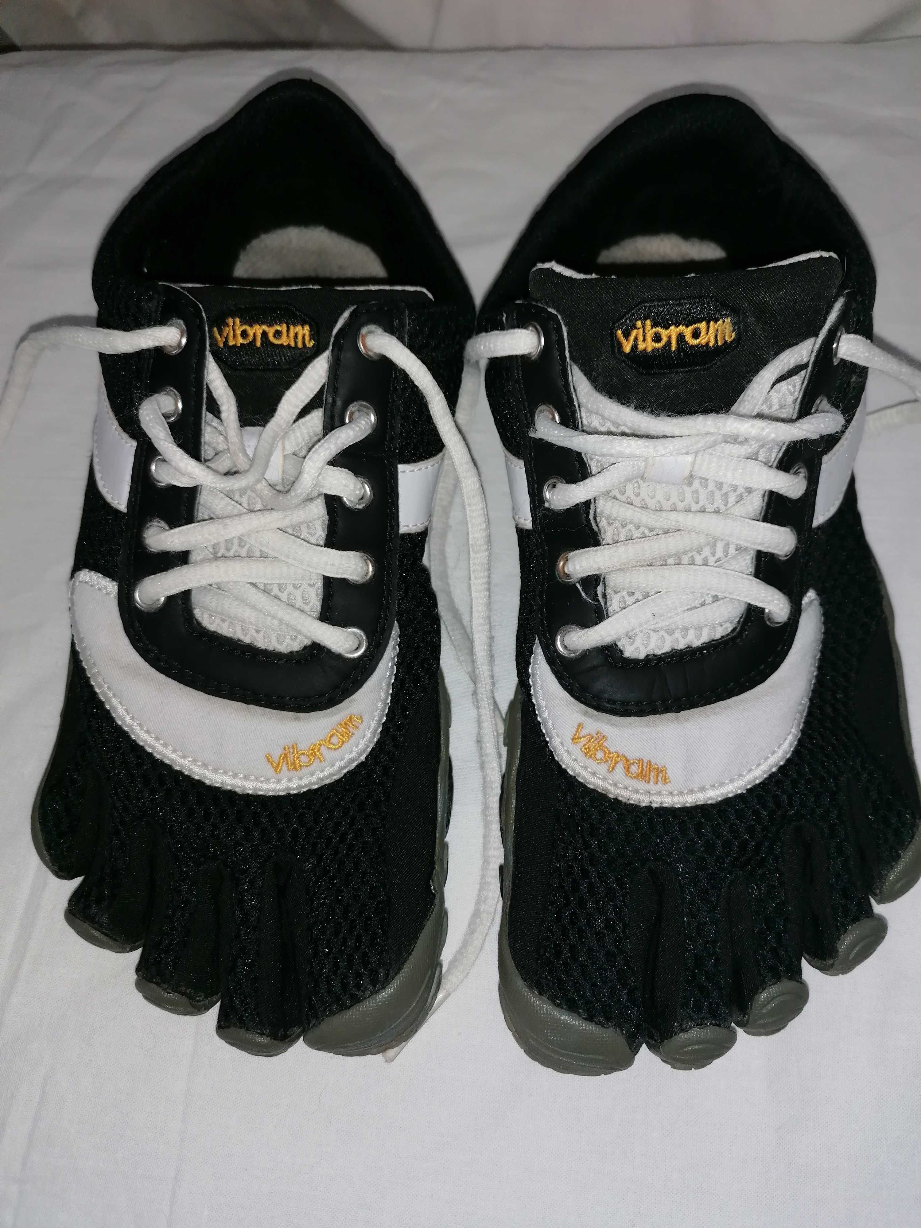 Buty sportowe VIBRAM   fivefingers do biegania z palcami