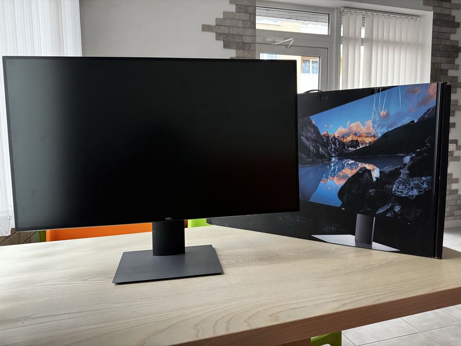 Dell UktraSharp U217D 27” Monitor - ідеальний стан з клробкою.