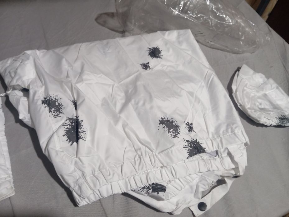 Маскувальний зимній костюм