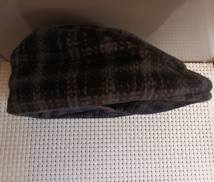 Kasztet męski w kratę ( ochrona uszu ) rozm 58