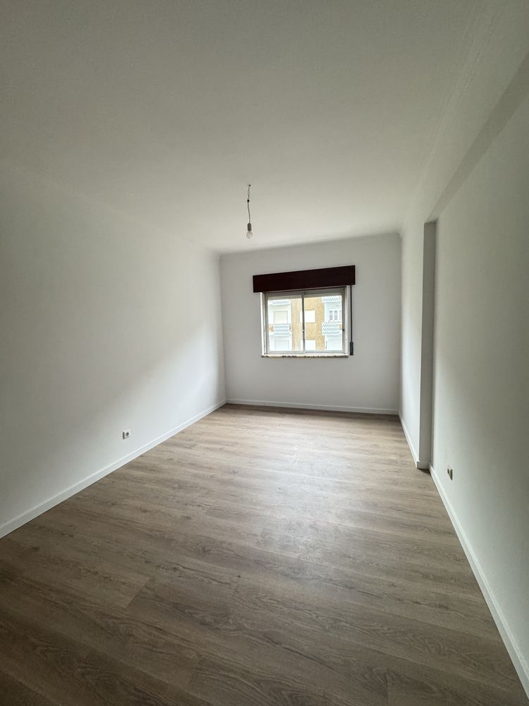 Arrenda-se apartamento T2 Laranjeiro