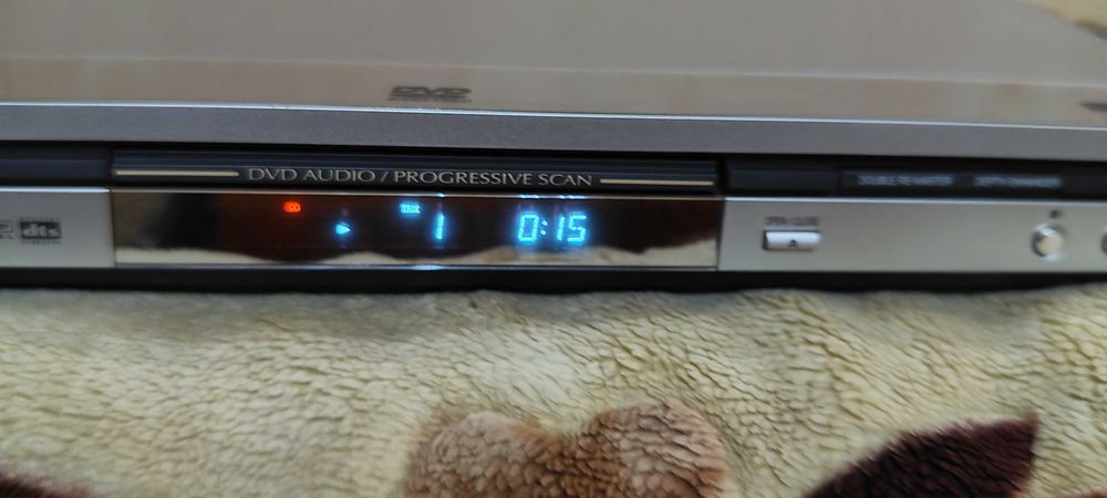 Panasonic DVD-S75