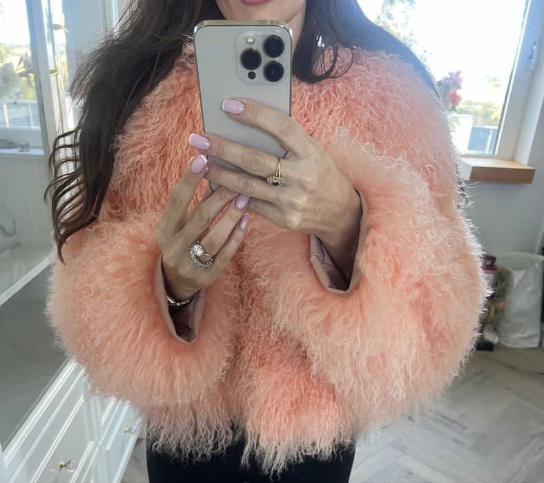 Naturalne futro z lamy , owca mongolska. Hit sezonu . Piekny kolor .