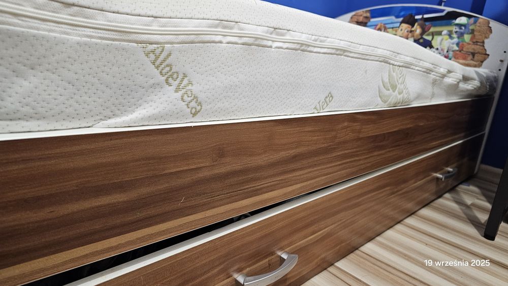 Łóżko komoda i szafa