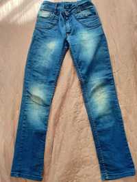 Cienkie jeansy dla chłopca na 10-11 lat