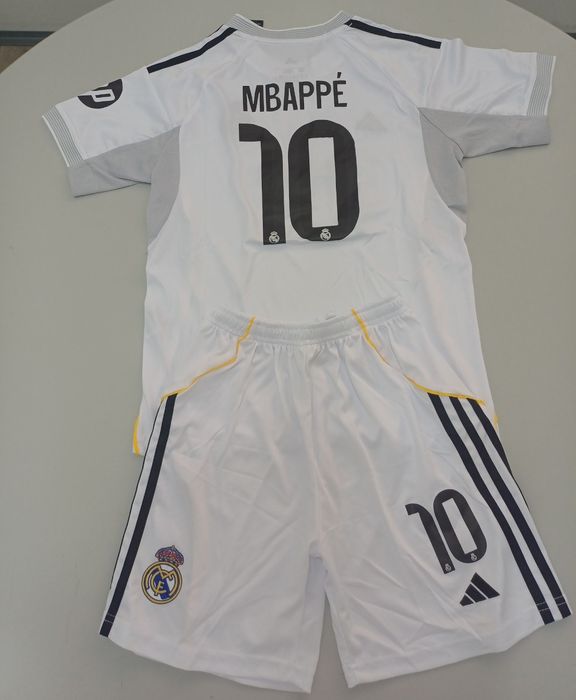 Equipamento criança Real Madrid Mbappé 12 anos