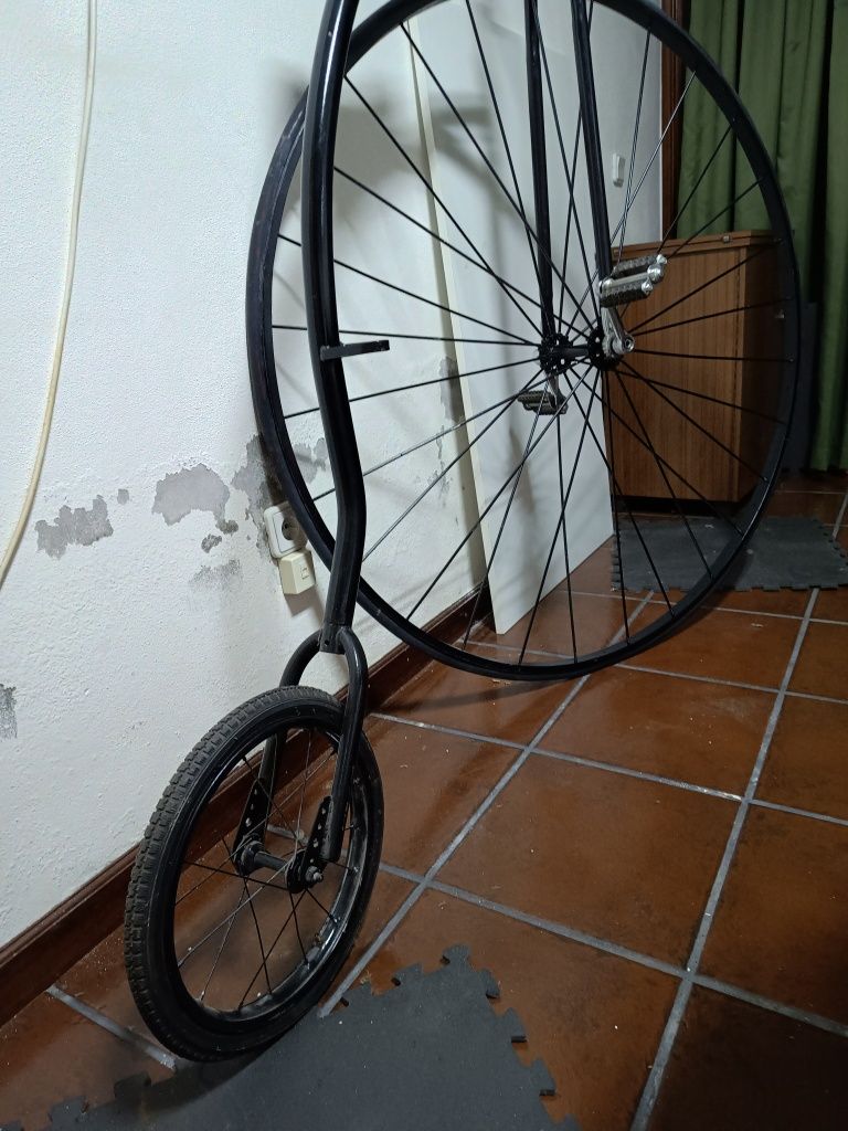 Coisas de campismo e bicicleta