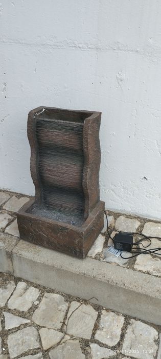 Fonte de água 50x25x21. Impecável. Em Loulé.