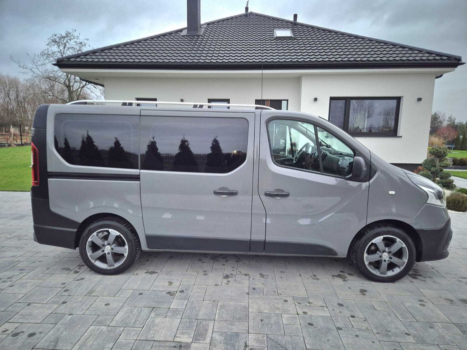 Renault Trafic 9 osobowy