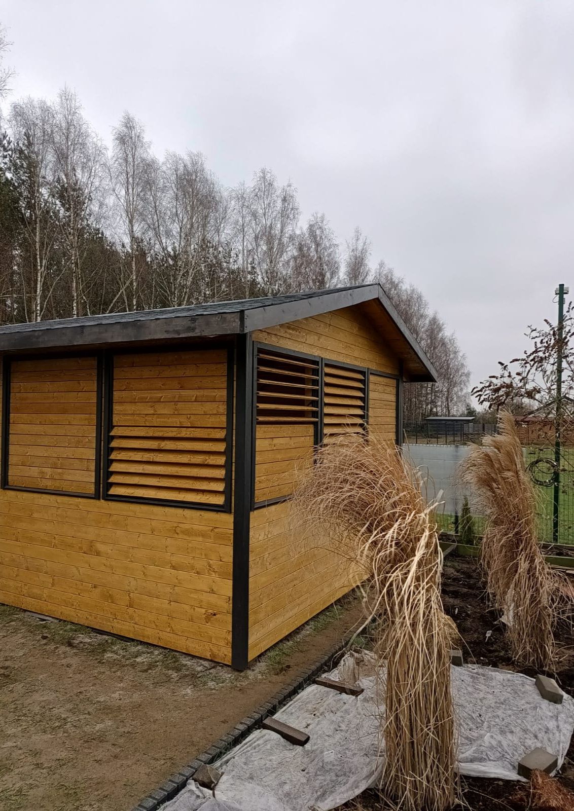 Domek drewniany z altaną