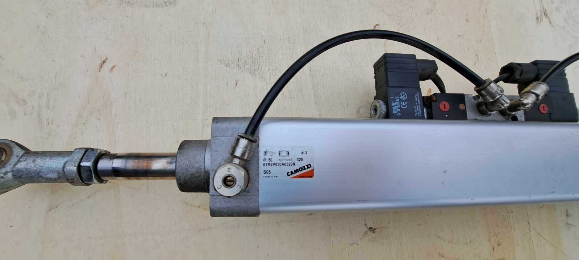 siłownik pneumatyczny Camozzi 61M2P050A0320R