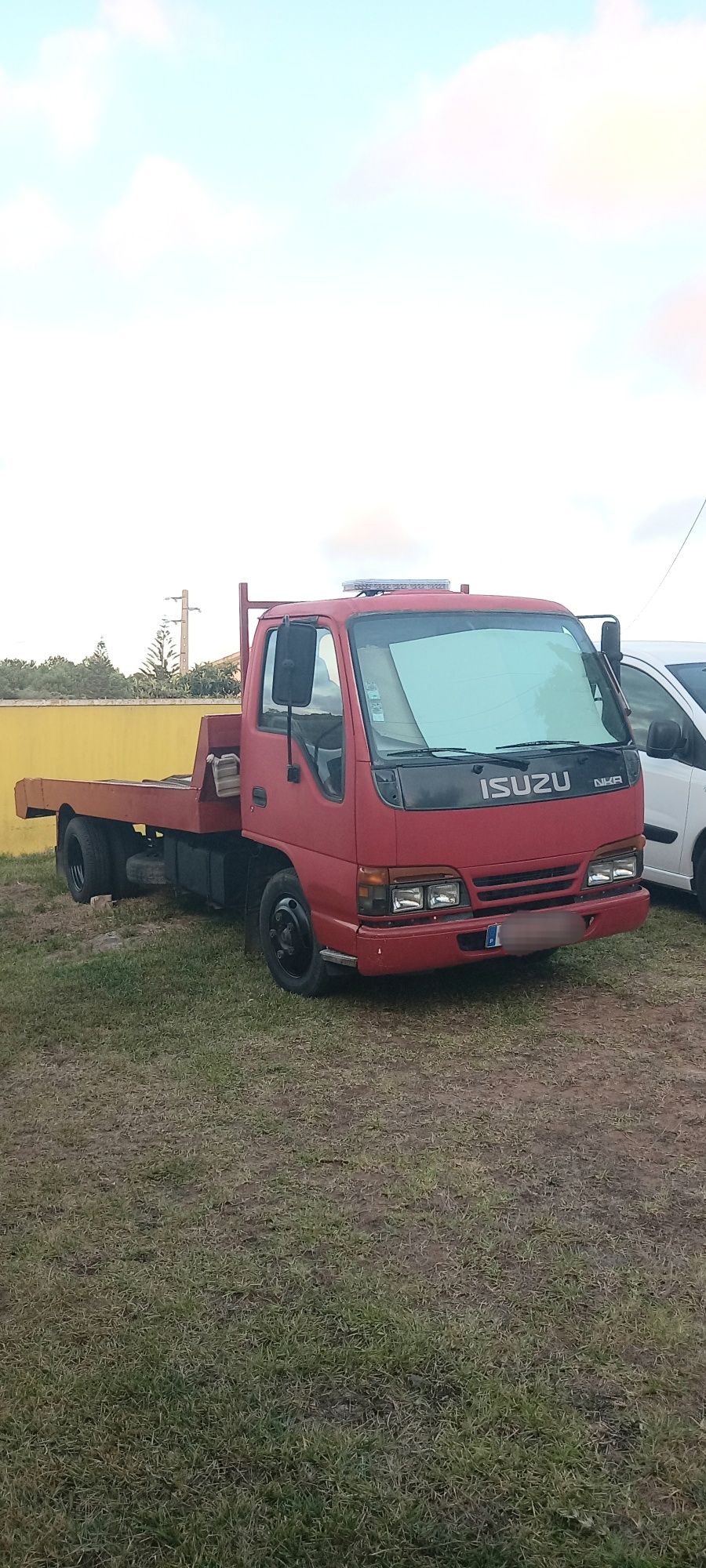 Pronto socorro Isuzu NKR 3.0cc Ligeiro