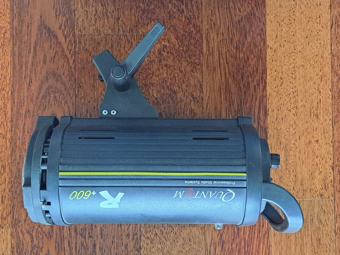 Lampy błyskowe Quantuum 300, 400, 600