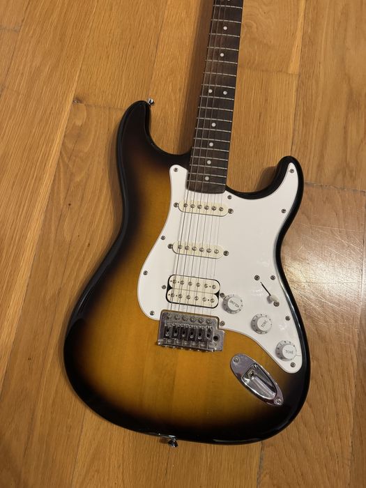 Guitarra Elétrica Squier Sonic Stratocaster Sunburst Fender