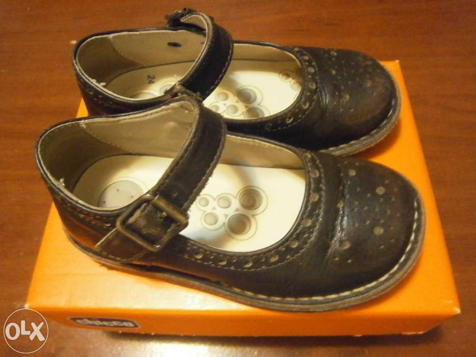 Sapatos castanhos em pele chicco