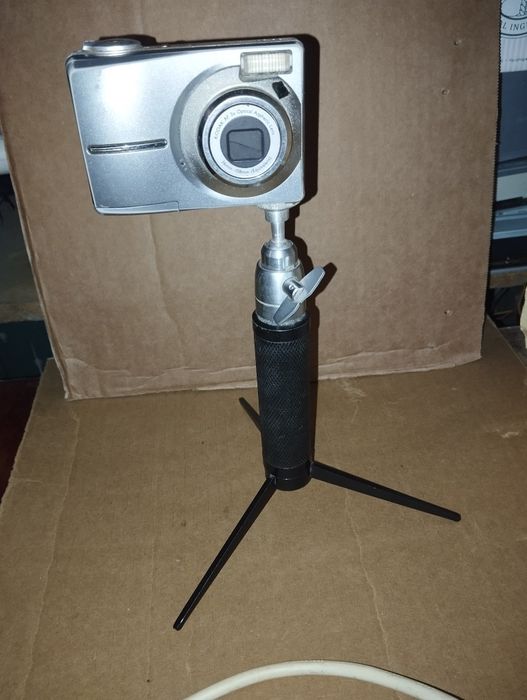 Штатив настольный для фотоаппаратов.