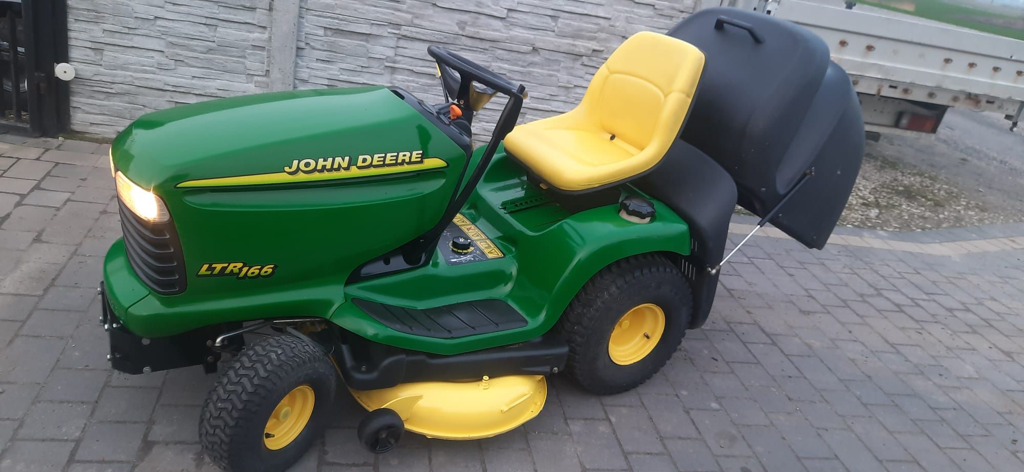 Traktorek kosiarka John Deere LTR166#pompa oleju Briggs#kosz#ladny