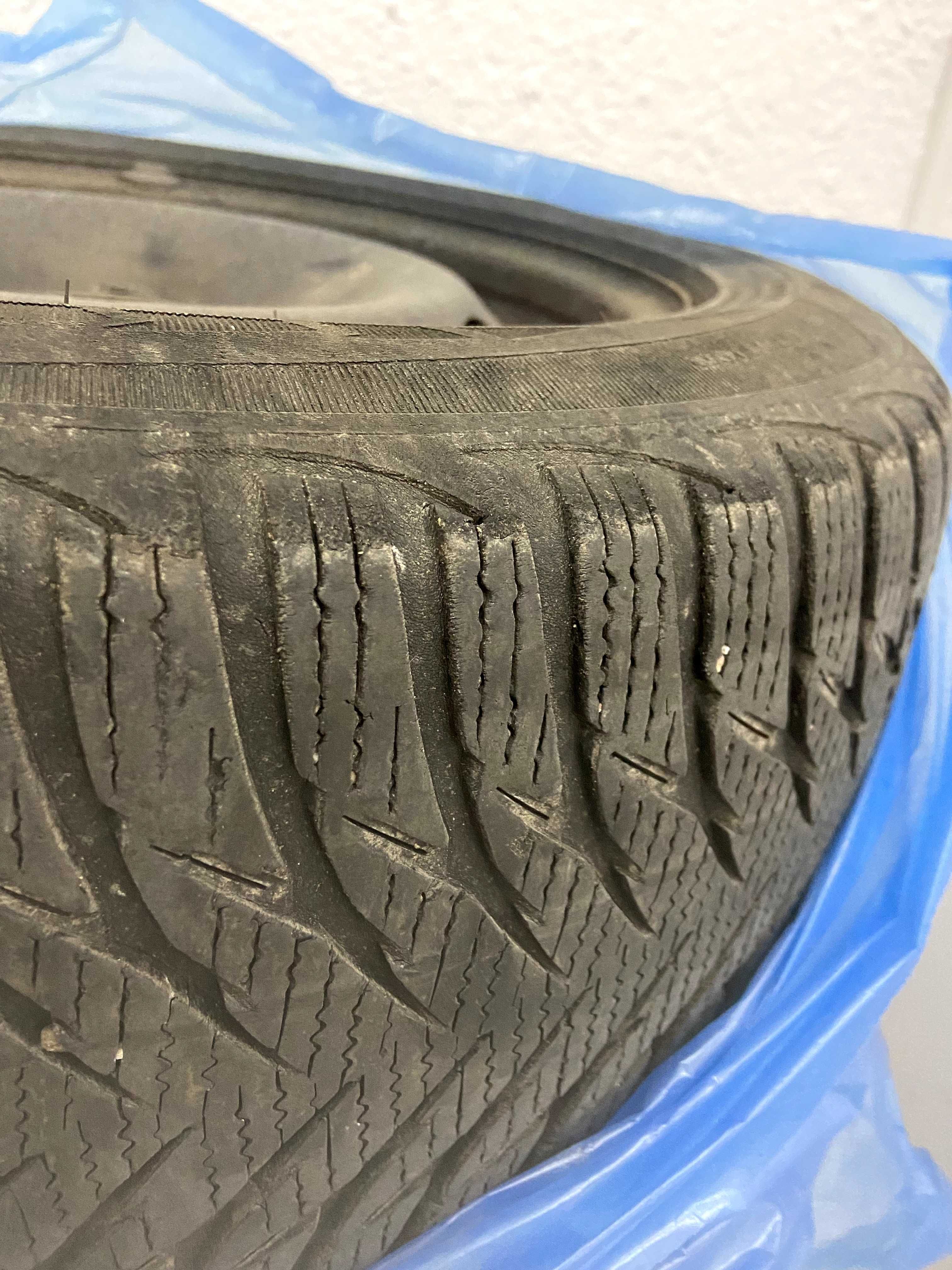 Felgi stalowe z oponami zimowymi  205/55R16/91T Goodyear Ultragrip 8