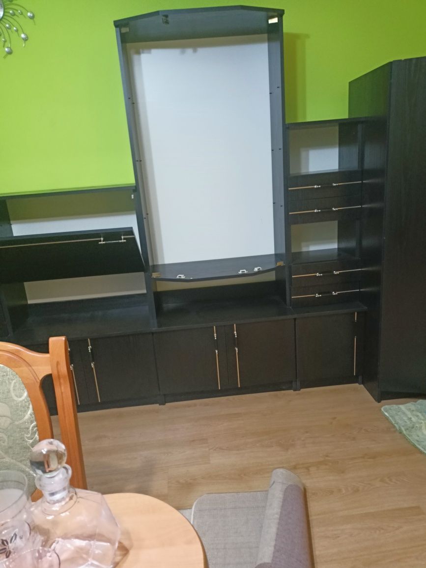 Meblościanka w kolorze czarnym