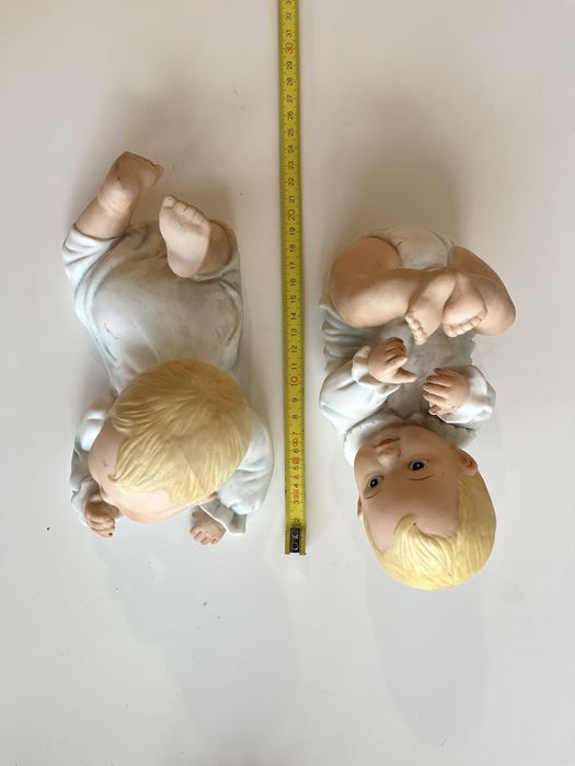 Conhunto Figuras Porcelana Biscuit- Italia- Bebe piano